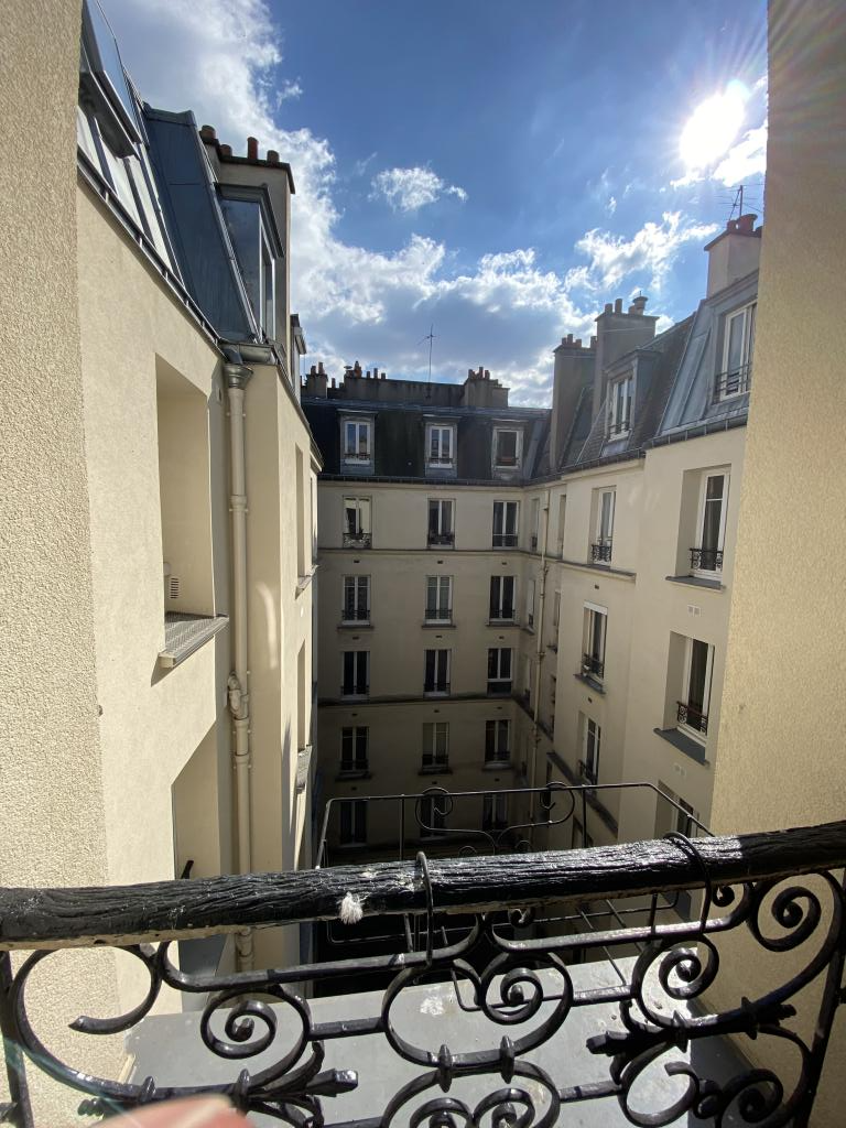 79 Rue De La Jonquière 75017 Paris PARIS 17 JONQUIERE. Beau 2P rénové et lumineux Paris